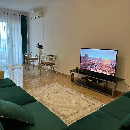 Front Superior Apartment *